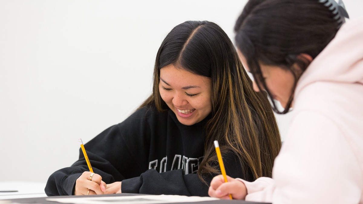 Stduents working together during first year art and power seminar